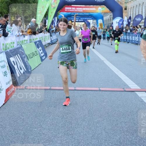 01.09.2024 - BARMER Alsterlauf Strokosch-Dieckow http://msf.ph/oto/6890668 01.09.2024 10:09:24 Ziel 2757, 2795, 2796, 3486, 3829, 3830, 3901, 4072, 4196, 4331, 4396, 4397, 4468, 4496, 4531, 4579, 4585, 4610, 4711, 5233, 8239 meine-sportfotos.de