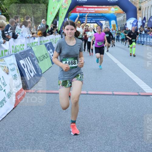 01.09.2024 - BARMER Alsterlauf Strokosch-Dieckow http://msf.ph/oto/6890670 01.09.2024 10:09:24 Ziel 2757, 2795, 2796, 3486, 3829, 3830, 3901, 4072, 4196, 4331, 4396, 4397, 4468, 4496, 4531, 4579, 4585, 4610, 4711, 5233, 8239 meine-sportfotos.de