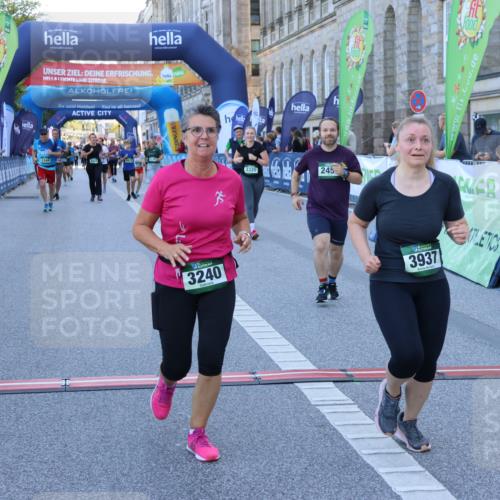 01.09.2024 - BARMER Alsterlauf Strokosch-Dieckow http://msf.ph/oto/6890728 01.09.2024 10:19:36 Ziel 2051, 2196, 2452, 2468, 3213, 3240, 3320, 3344, 3738, 3739, 3784, 3937, 4921, 4922 meine-sportfotos.de