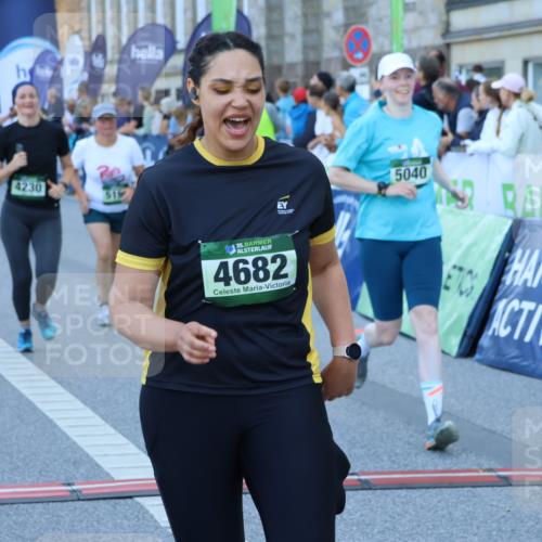 01.09.2024 - BARMER Alsterlauf Strokosch-Dieckow http://msf.ph/oto/6890733 01.09.2024 10:09:55 Ziel 2425, 2441, 2582, 2895, 2897, 3033, 3201, 3243, 3717, 3977, 3983, 4230, 4266, 4268, 4596, 4682, 5040, 5192, 5193, 5199, 5251, 8218, 8256 meine-sportfotos.de