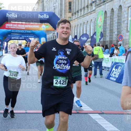 01.09.2024 - BARMER Alsterlauf Strokosch-Dieckow http://msf.ph/oto/6890763 01.09.2024 10:10:06 Ziel 2425, 2467, 2684, 2828, 2863, 2895, 2897, 3154, 3249, 3283, 3692, 3717, 3977, 4266, 4779, 5018, 5251 meine-sportfotos.de