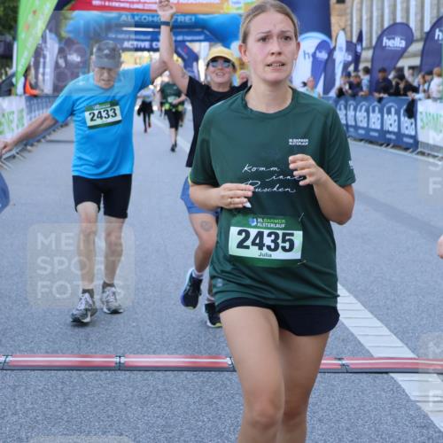 01.09.2024 - BARMER Alsterlauf Strokosch-Dieckow http://msf.ph/oto/6890773 01.09.2024 10:19:51 Ziel 2053, 2432, 2433, 2435, 2687, 2713, 3346, 4469, 4653, 8374, 8375 meine-sportfotos.de