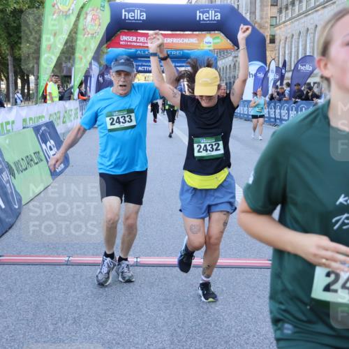 01.09.2024 - BARMER Alsterlauf Strokosch-Dieckow http://msf.ph/oto/6890775 01.09.2024 10:19:52 Ziel 2053, 2432, 2433, 2435, 2687, 2713, 3346, 4469, 4653, 8374, 8375 meine-sportfotos.de