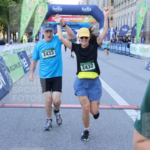 01.09.2024 - BARMER Alsterlauf Strokosch-Dieckow http://msf.ph/oto/6890777 01.09.2024 10:19:52 Ziel 2053, 2432, 2433, 2435, 2687, 2713, 3346, 4469, 4653, 8374, 8375 meine-sportfotos.de