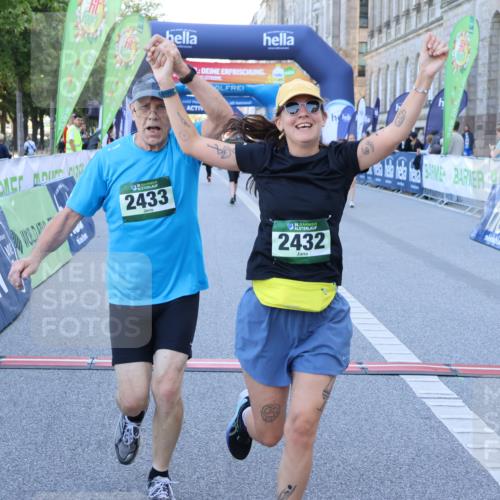 01.09.2024 - BARMER Alsterlauf Strokosch-Dieckow http://msf.ph/oto/6890780 01.09.2024 10:19:53 Ziel 2053, 2432, 2433, 2435, 2687, 2713, 3346, 4469, 4653, 8374, 8375 meine-sportfotos.de