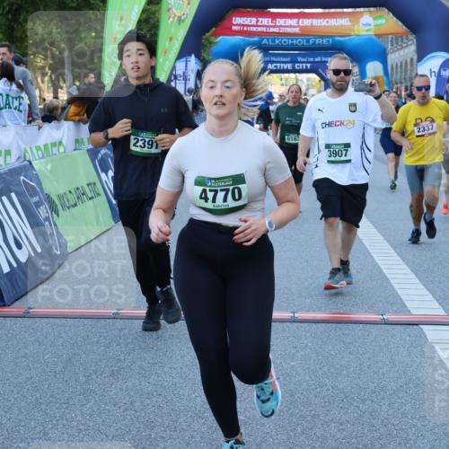 01.09.2024 - BARMER Alsterlauf Strokosch-Dieckow http://msf.ph/oto/6890813 01.09.2024 10:10:30 Ziel 2337, 2390, 2391, 2412, 2668, 2977, 3274, 3875, 3907, 4093, 4277, 4278, 4361, 4770, 4785, 5124, 5125, 8163 meine-sportfotos.de