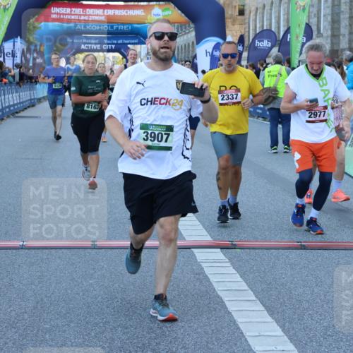 01.09.2024 - BARMER Alsterlauf Strokosch-Dieckow http://msf.ph/oto/6890816 01.09.2024 10:10:31 Ziel 2337, 2390, 2391, 2412, 2668, 2977, 3274, 3875, 3907, 4093, 4151, 4277, 4278, 4361, 4770, 4785, 4930, 5124, 5125, 8163 meine-sportfotos.de