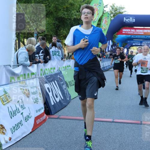 01.09.2024 - BARMER Alsterlauf Strokosch-Dieckow http://msf.ph/oto/6890842 01.09.2024 10:10:40 Ziel 2087, 2390, 2412, 2950, 3510, 3748, 3940, 4151, 4278, 4325, 4361, 4392, 4524, 4930, 5204, 5205, 5237, 8010, 8321 meine-sportfotos.de