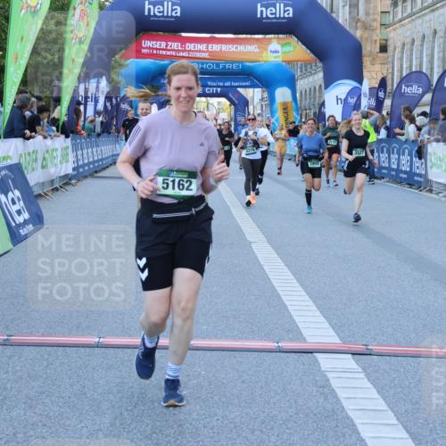 01.09.2024 - BARMER Alsterlauf Strokosch-Dieckow http://msf.ph/oto/6891004 01.09.2024 10:11:46 Ziel 2176, 2197, 2398, 2715, 3316, 3527, 3528, 3529, 3530, 3955, 4338, 4558, 4608, 4609, 4813, 5144, 5162, 8149 meine-sportfotos.de