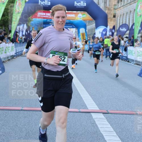 01.09.2024 - BARMER Alsterlauf Strokosch-Dieckow http://msf.ph/oto/6891008 01.09.2024 10:11:46 Ziel 2176, 2197, 2398, 2715, 3316, 3527, 3528, 3529, 3530, 3955, 4338, 4558, 4608, 4609, 4813, 5144, 5162, 8149 meine-sportfotos.de