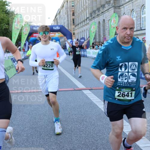 01.09.2024 - BARMER Alsterlauf Strokosch-Dieckow http://msf.ph/oto/6891017 01.09.2024 10:21:22 Ziel 2225, 2641, 3012, 3219, 3220, 3266, 3281, 3282, 3347, 4144, 4309, 4445, 4551, 8016, 8029 meine-sportfotos.de