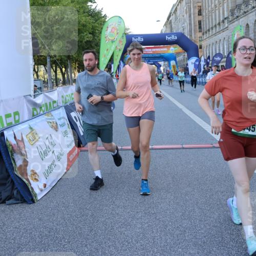 01.09.2024 - BARMER Alsterlauf Strokosch-Dieckow http://msf.ph/oto/6891053 01.09.2024 10:21:32 Ziel 2744, 3281, 3282, 3302, 3360, 4445, 4913 meine-sportfotos.de