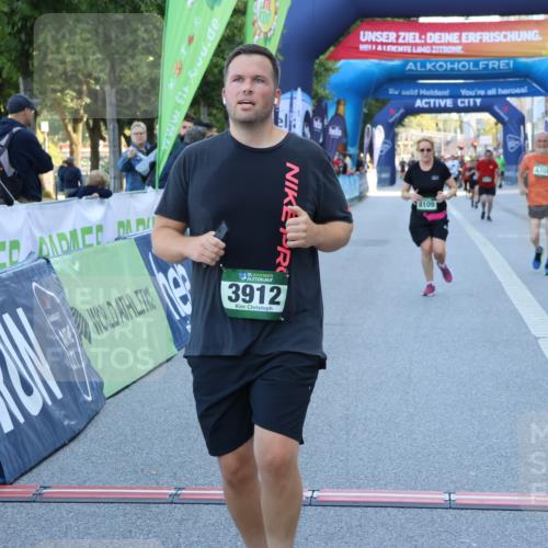 01.09.2024 - BARMER Alsterlauf Strokosch-Dieckow http://msf.ph/oto/6891074 01.09.2024 10:12:13 Ziel 3912, 4052, 4142, 4301, 4749, 4908, 5138, 8109 meine-sportfotos.de