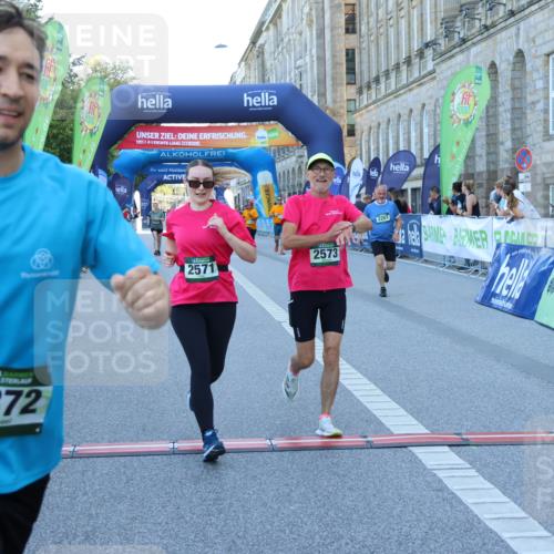 01.09.2024 - BARMER Alsterlauf Strokosch-Dieckow http://msf.ph/oto/6891088 01.09.2024 10:21:52 Ziel 2287, 2288, 2571, 2573, 2872, 2873, 3015, 3146, 3147, 3491, 3913, 8083 meine-sportfotos.de