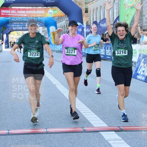 01.09.2024 - BARMER Alsterlauf Strokosch-Dieckow http://msf.ph/oto/6891169 01.09.2024 10:22:29 Ziel 2178, 3210, 3221, 3222, 3300, 3925 meine-sportfotos.de