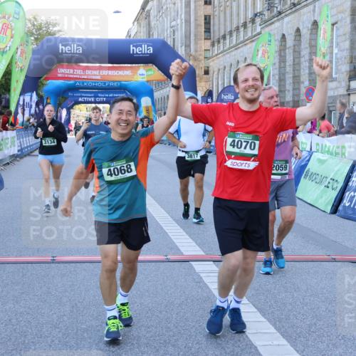 01.09.2024 - BARMER Alsterlauf Strokosch-Dieckow http://msf.ph/oto/6891181 01.09.2024 10:12:54 Ziel 2059, 3134, 3275, 3722, 3817, 3909, 3992, 4068, 4070, 4133, 4225, 4287, 4322, 4759, 4941, 4989 meine-sportfotos.de