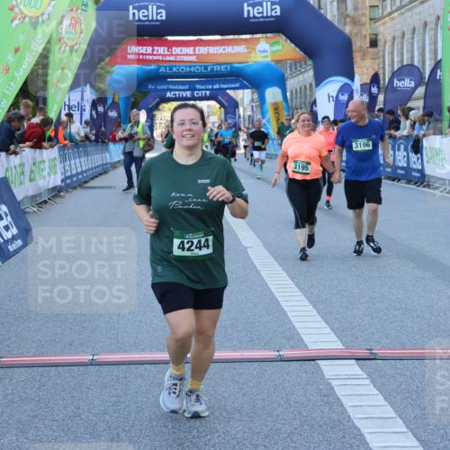 01.09.2024 - BARMER Alsterlauf Strokosch-Dieckow http://msf.ph/oto/6891236 01.09.2024 10:13:11 Ziel 2888, 3195, 3196, 3276, 3562, 3619, 3742, 3886, 4127, 4184, 4214, 4244, 4582, 4603, 5042, 8199 meine-sportfotos.de