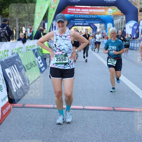 01.09.2024 - BARMER Alsterlauf Strokosch-Dieckow http://msf.ph/oto/6891393 01.09.2024 10:14:26 Ziel 2550, 2585, 2586, 2637, 2793, 3620, 4285, 4449, 4516, 5218, 5220, 5273 meine-sportfotos.de