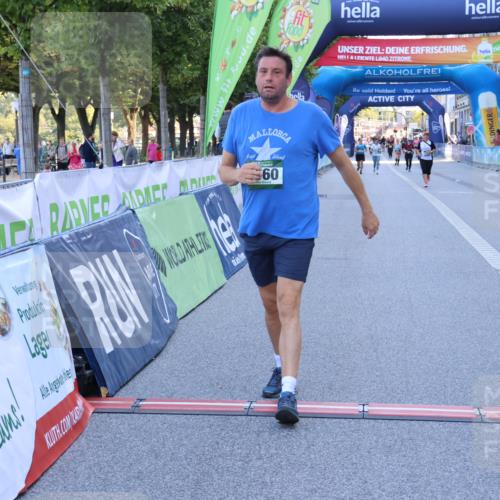 01.09.2024 - BARMER Alsterlauf Strokosch-Dieckow http://msf.ph/oto/6891403 01.09.2024 10:24:26 Ziel 2597, 2598, 3660 meine-sportfotos.de