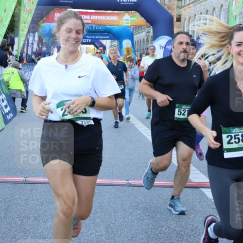 01.09.2024 - BARMER Alsterlauf Strokosch-Dieckow http://msf.ph/oto/6891411 01.09.2024 10:14:33 Ziel 2046, 2120, 2585, 2586, 2753, 2777, 2793, 3618, 3620, 4285, 4449, 4516, 4520, 4705, 4714, 5031, 5214, 5218, 5220 meine-sportfotos.de