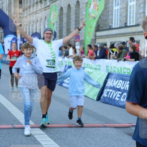 01.09.2024 - BARMER Alsterlauf Strokosch-Dieckow http://msf.ph/oto/6891413 01.09.2024 10:14:36 Ziel 2046, 2120, 2690, 2753, 2777, 2793, 3618, 3620, 3782, 3970, 4285, 4516, 4520, 4705, 4714, 5031, 5214, 5220 meine-sportfotos.de