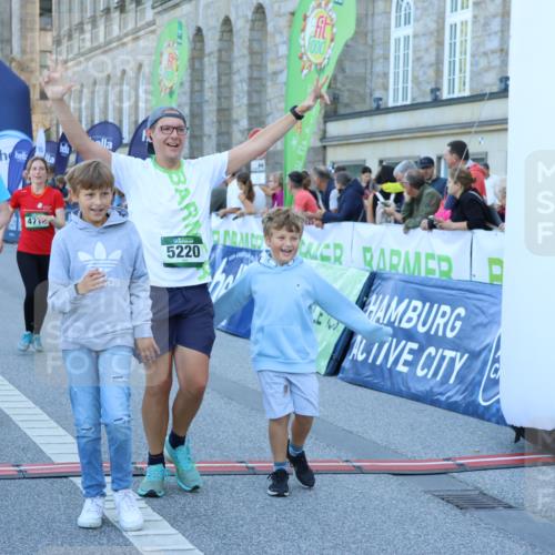 01.09.2024 - BARMER Alsterlauf Strokosch-Dieckow http://msf.ph/oto/6891415 01.09.2024 10:14:37 Ziel 2046, 2120, 2690, 2753, 2777, 2793, 3618, 3620, 3782, 3970, 4285, 4520, 4705, 4714, 5031, 5214, 5220 meine-sportfotos.de