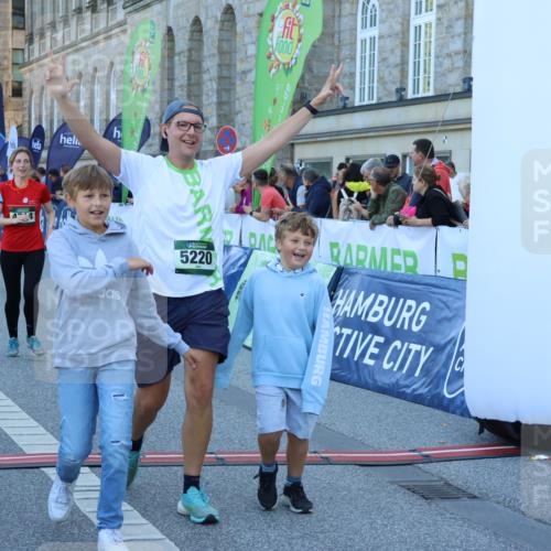 01.09.2024 - BARMER Alsterlauf Strokosch-Dieckow http://msf.ph/oto/6891417 01.09.2024 10:14:37 Ziel 2046, 2120, 2690, 2753, 2777, 2793, 3618, 3620, 3782, 3970, 4285, 4520, 4705, 4714, 5031, 5214, 5220 meine-sportfotos.de