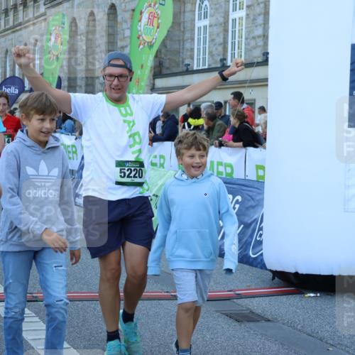01.09.2024 - BARMER Alsterlauf Strokosch-Dieckow http://msf.ph/oto/6891421 01.09.2024 10:14:38 Ziel 2046, 2120, 2690, 2753, 2777, 2793, 3618, 3782, 3970, 4285, 4520, 4705, 4714, 5031, 5214, 5220 meine-sportfotos.de