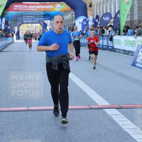 01.09.2024 - BARMER Alsterlauf Strokosch-Dieckow http://msf.ph/oto/6891458 01.09.2024 10:14:54 Ziel 2014, 2015, 2705, 3326, 3579, 4767, 5211, 8400 meine-sportfotos.de