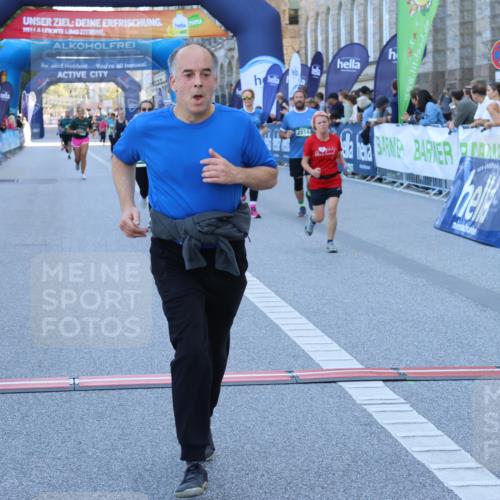 01.09.2024 - BARMER Alsterlauf Strokosch-Dieckow http://msf.ph/oto/6891460 01.09.2024 10:14:54 Ziel 2014, 2015, 2705, 3326, 3579, 4767, 5211, 8400 meine-sportfotos.de