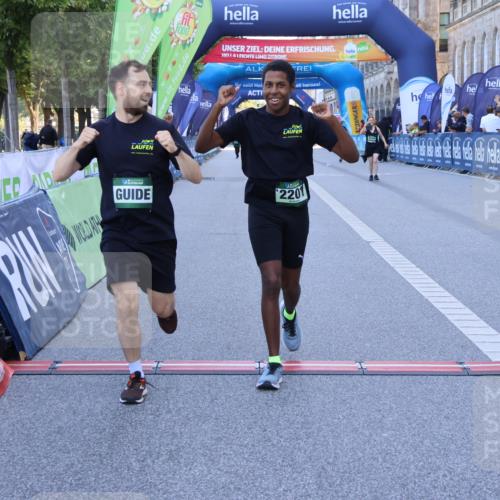 01.09.2024 - BARMER Alsterlauf Strokosch-Dieckow http://msf.ph/oto/6891507 01.09.2024 10:25:21 Ziel 2201, 2240, 8291 meine-sportfotos.de