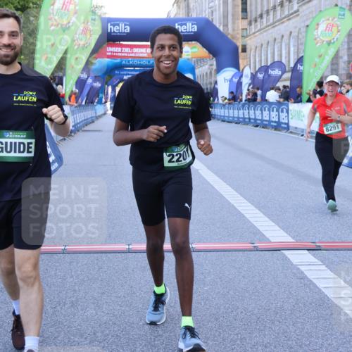 01.09.2024 - BARMER Alsterlauf Strokosch-Dieckow http://msf.ph/oto/6891513 01.09.2024 10:25:22 Ziel 2201, 2240, 4044, 8291 meine-sportfotos.de