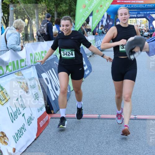 01.09.2024 - BARMER Alsterlauf Strokosch-Dieckow http://msf.ph/oto/6891521 01.09.2024 10:15:24 Ziel 2493, 2497, 2529, 3091, 3108, 3109, 3258, 3424, 3873, 4340, 4484, 4526, 4701, 5217 meine-sportfotos.de