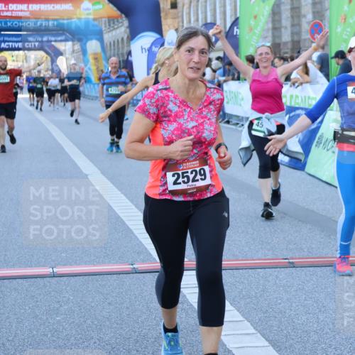 01.09.2024 - BARMER Alsterlauf Strokosch-Dieckow http://msf.ph/oto/6891531 01.09.2024 10:15:29 Ziel 2529, 3080, 3091, 3873, 4340, 4447, 4448, 4484, 4526, 4701, 5217 meine-sportfotos.de