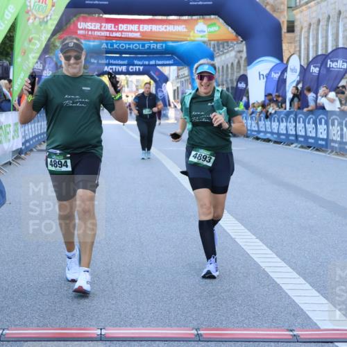 01.09.2024 - BARMER Alsterlauf Strokosch-Dieckow http://msf.ph/oto/6891580 01.09.2024 10:26:09 Ziel 2340, 4613, 4893, 4894 meine-sportfotos.de
