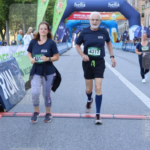 01.09.2024 - BARMER Alsterlauf Strokosch-Dieckow http://msf.ph/oto/6893019 01.09.2024 10:29:16 Ziel 2048, 3991, 4317, 4318 meine-sportfotos.de