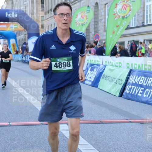 01.09.2024 - BARMER Alsterlauf Strokosch-Dieckow http://msf.ph/oto/6893603 01.09.2024 10:31:03 Ziel 3387, 3388, 4898 meine-sportfotos.de