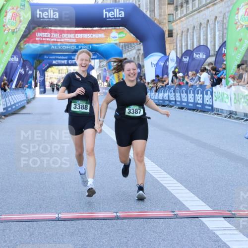 01.09.2024 - BARMER Alsterlauf Strokosch-Dieckow http://msf.ph/oto/6893614 01.09.2024 10:31:05 Ziel 3387, 3388 meine-sportfotos.de