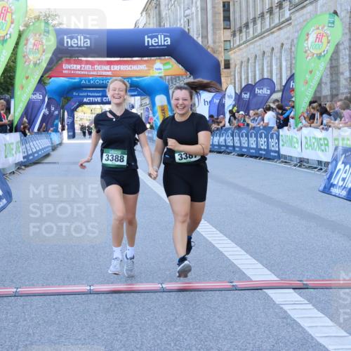01.09.2024 - BARMER Alsterlauf Strokosch-Dieckow http://msf.ph/oto/6893626 01.09.2024 10:31:05 Ziel 3387, 3388 meine-sportfotos.de
