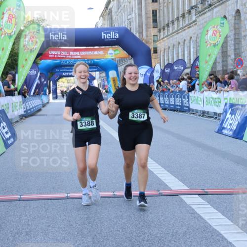 01.09.2024 - BARMER Alsterlauf Strokosch-Dieckow http://msf.ph/oto/6893638 01.09.2024 10:31:06 Ziel 3387, 3388 meine-sportfotos.de