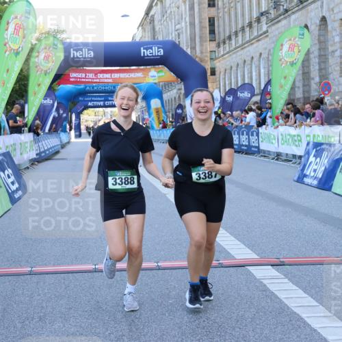 01.09.2024 - BARMER Alsterlauf Strokosch-Dieckow http://msf.ph/oto/6893650 01.09.2024 10:31:06 Ziel 3387, 3388 meine-sportfotos.de