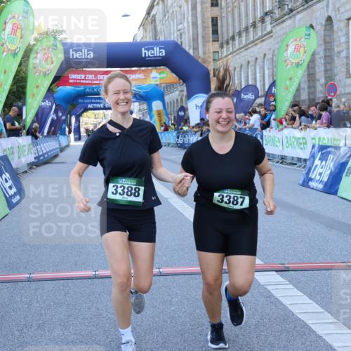 01.09.2024 - BARMER Alsterlauf Strokosch-Dieckow http://msf.ph/oto/6893661 01.09.2024 10:31:06 Ziel 3387, 3388 meine-sportfotos.de