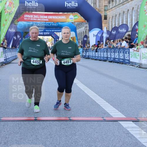 01.09.2024 - BARMER Alsterlauf Strokosch-Dieckow http://msf.ph/oto/6893691 01.09.2024 10:31:47 Ziel 4451, 4452 meine-sportfotos.de