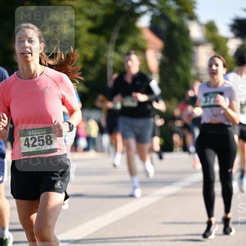 01.09.2024 - BARMER Alsterlauf Dr. Thomas Lammeyer http://msf.ph/oto/6894435 01.09.2024 09:30:26 Laufen 35, 4258, 3726 meine-sportfotos.de