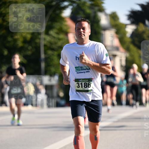 01.09.2024 - BARMER Alsterlauf Dr. Thomas Lammeyer http://msf.ph/oto/6895010 01.09.2024 09:31:56 Laufen 16, 2005, 3186 meine-sportfotos.de