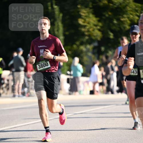 01.09.2024 - BARMER Alsterlauf Dr. Thomas Lammeyer http://msf.ph/oto/6895044 01.09.2024 09:32:01 Laufen 3800, 3438 meine-sportfotos.de