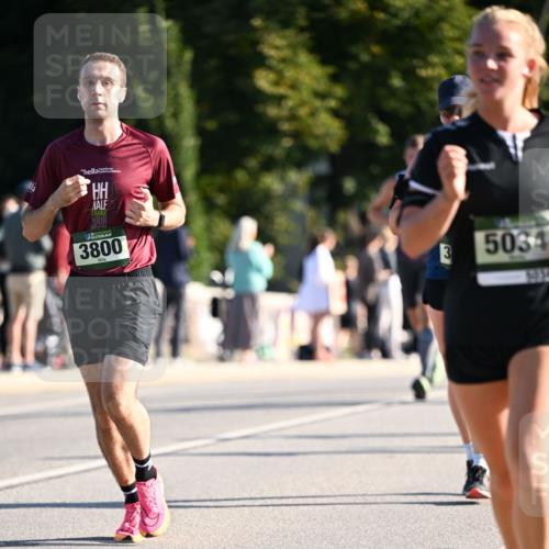 01.09.2024 - BARMER Alsterlauf Dr. Thomas Lammeyer http://msf.ph/oto/6895046 01.09.2024 09:32:01 Laufen 3800, 35034 meine-sportfotos.de