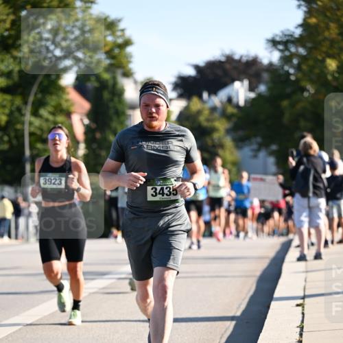 01.09.2024 - BARMER Alsterlauf Dr. Thomas Lammeyer http://msf.ph/oto/6895077 01.09.2024 09:32:06 Laufen 3923, 35, 3435 meine-sportfotos.de