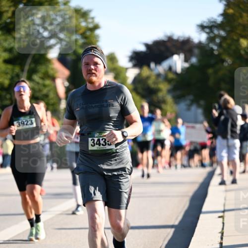 01.09.2024 - BARMER Alsterlauf Dr. Thomas Lammeyer http://msf.ph/oto/6895080 01.09.2024 09:32:07 Laufen 3923, 35, 343 meine-sportfotos.de