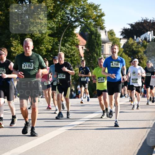 01.09.2024 - BARMER Alsterlauf Dr. Thomas Lammeyer http://msf.ph/oto/6897527 01.09.2024 09:35:46 Laufen 294, 2182, 3655, 17, 5238, 3509, 4169, 51, 4766, 4722, 4855 meine-sportfotos.de